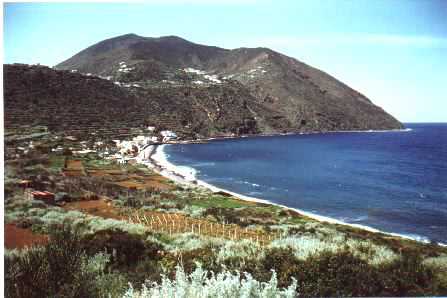 Filicudi veduta da Capo Graziano di Filicudi Porto aprile 1996 